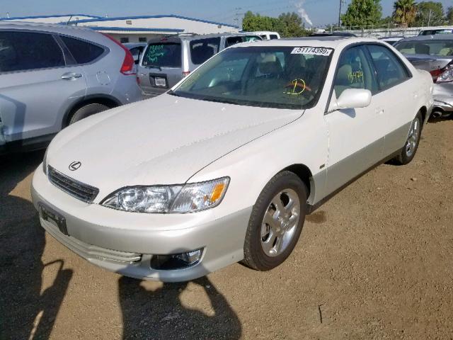 JT8BF28G710315706 - 2001 LEXUS ES 300 WHITE photo 2