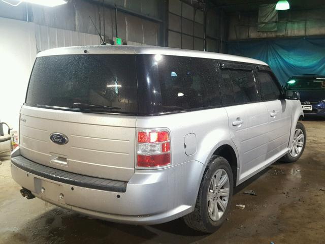 2FMGK5BCXABA58240 - 2010 FORD FLEX SE SILVER photo 4