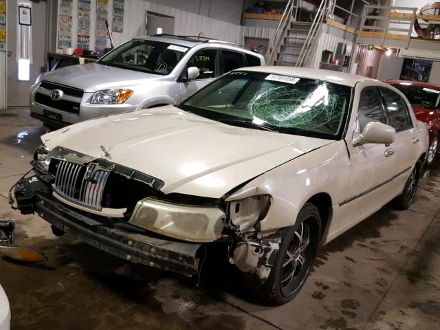 1LNHM83W13Y603479 - 2003 LINCOLN TOWN CAR C CREAM photo 2