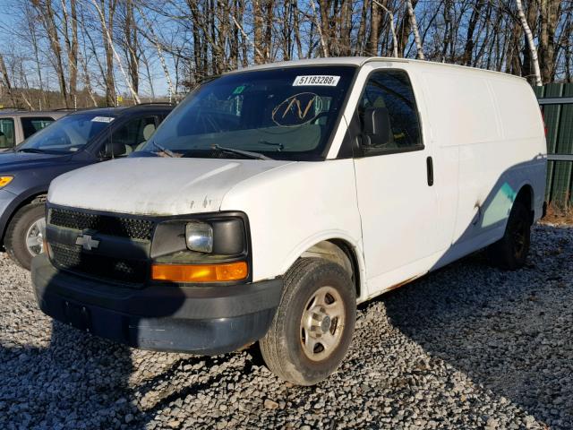 1GCFG15TX31163994 - 2003 CHEVROLET EXPRESS G1 WHITE photo 2