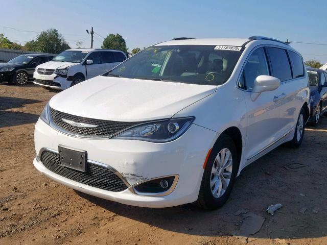 2C4RC1BG9JR269488 - 2018 CHRYSLER PACIFICA T WHITE photo 2