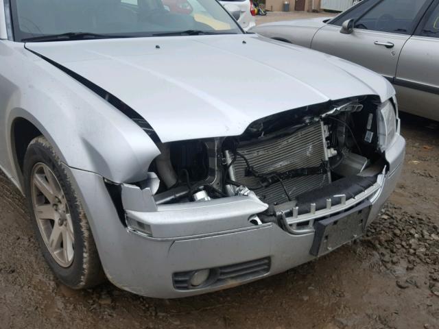 2C3KA53G76H496208 - 2006 CHRYSLER 300 TOURIN SILVER photo 9