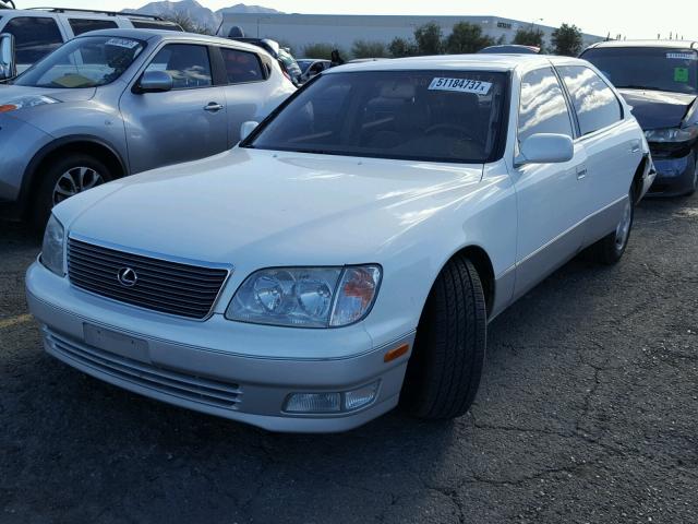 JT8BH28F4W0126696 - 1998 LEXUS LS 400 WHITE photo 2