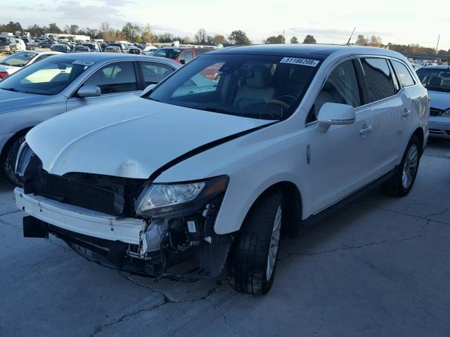 2LMHJ5AT0CBL50284 - 2012 LINCOLN MKT WHITE photo 2