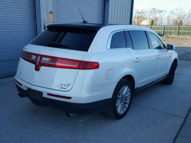 2LMHJ5AT0CBL50284 - 2012 LINCOLN MKT WHITE photo 4