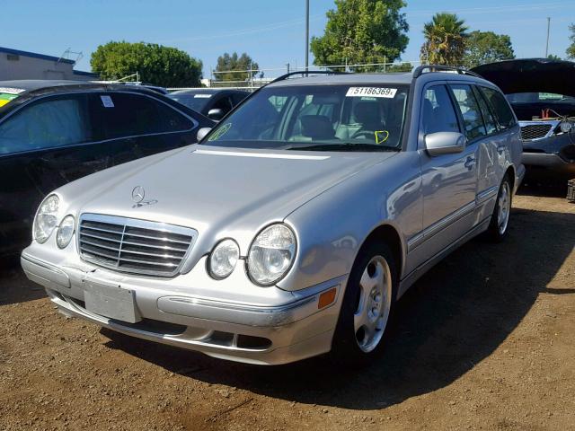 WDBJH65J01B378454 - 2001 MERCEDES-BENZ E 320 SILVER photo 2