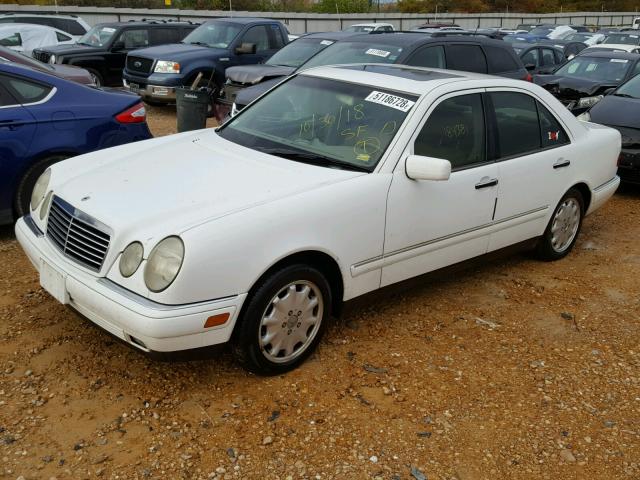 WDBJF65H9XA881398 - 1999 MERCEDES-BENZ E 320 WHITE photo 2