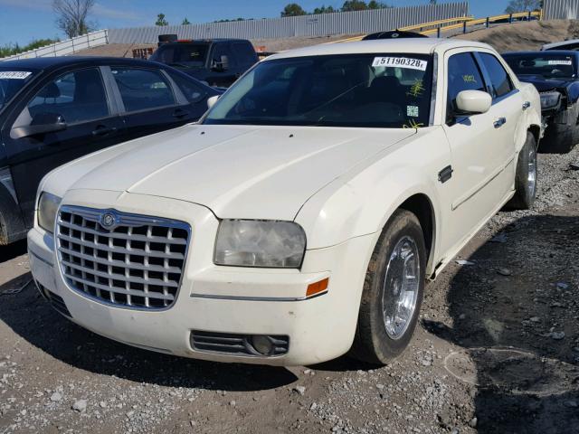 2C3JA53G95H650007 - 2005 CHRYSLER 300 TOURIN WHITE photo 2