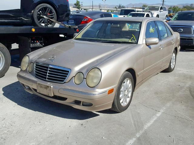 WDBJF65J21B319623 - 2001 MERCEDES-BENZ E 320 GOLD photo 2