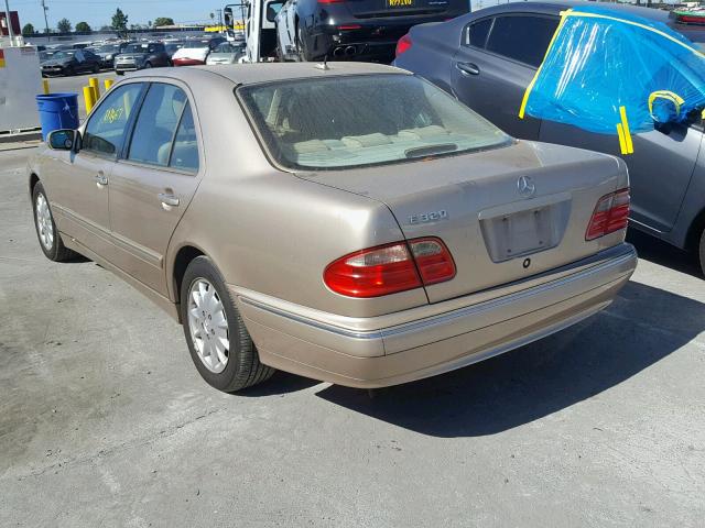 WDBJF65J21B319623 - 2001 MERCEDES-BENZ E 320 GOLD photo 3