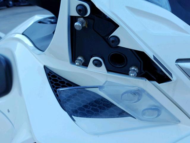 2BXNBDD28FV005374 - 2015 CAN-AM SPYDER ROA WHITE photo 12