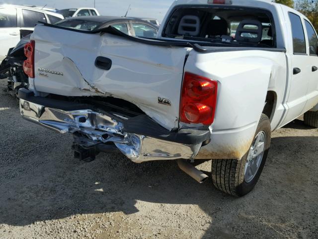 1D7HE48J05S329758 - 2005 DODGE DAKOTA QUA WHITE photo 9