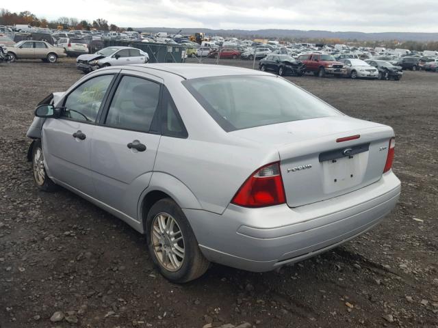 1FAFP34N66W103500 - 2006 FORD FOCUS ZX4 SILVER photo 3