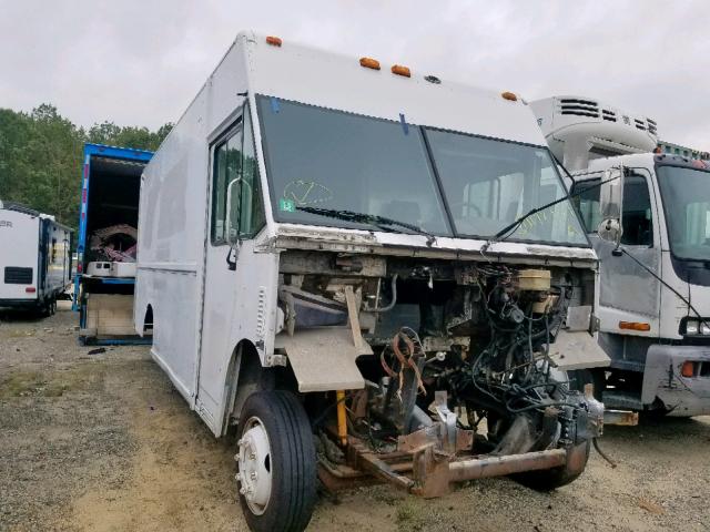 4UZAAPBW72CK10295 - 2002 FREIGHTLINER CHASSIS M WHITE photo 1