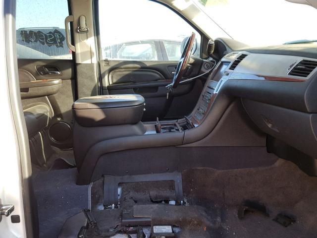 1GYS3AEFXBR333222 - 2011 CADILLAC ESCALADE WHITE photo 5