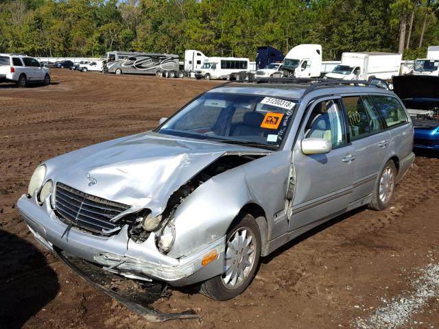 WDBJH65J9YB002829 - 2000 MERCEDES-BENZ E 320 SILVER photo 2