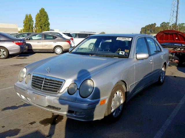 WDBJF65JXYB094782 - 2000 MERCEDES-BENZ E 320 SILVER photo 2