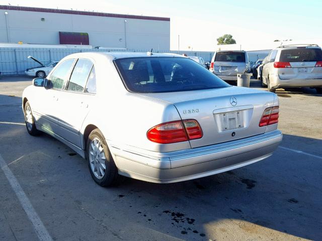 WDBJF65JXYB094782 - 2000 MERCEDES-BENZ E 320 SILVER photo 3