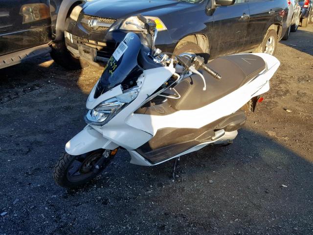 RLHKF180XFY002852 - 2015 HONDA PCX 150 WHITE photo 2