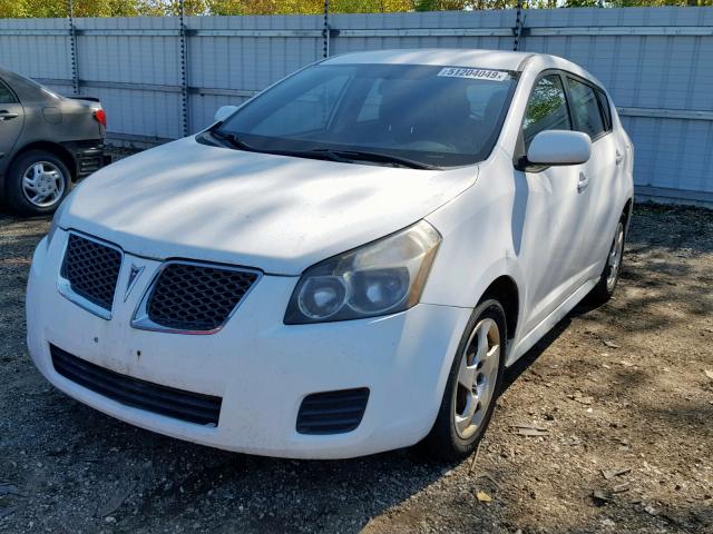 5Y2SP67889Z407950 - 2009 PONTIAC VIBE WHITE photo 2