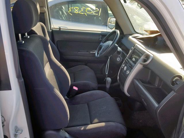 JTLKT324654023496 - 2005 TOYOTA SCION XB თეთრი ფოტო 5