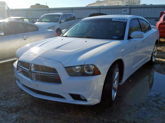 2C3CDXHGXDH730564 - 2013 DODGE CHARGER SX WHITE photo 2