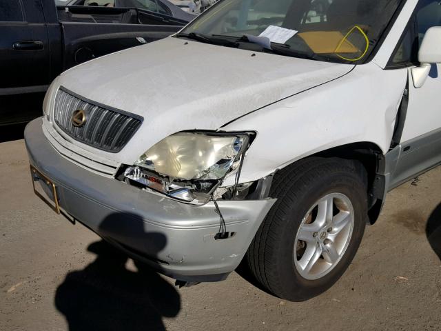 JTJHF10U710200690 - 2001 LEXUS RX 300 WHITE photo 9