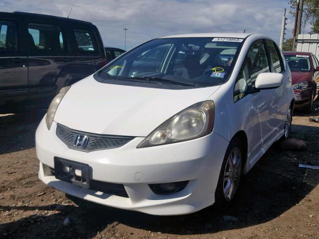 JHMGE8H48AC018895 - 2010 HONDA FIT SPORT WHITE photo 2