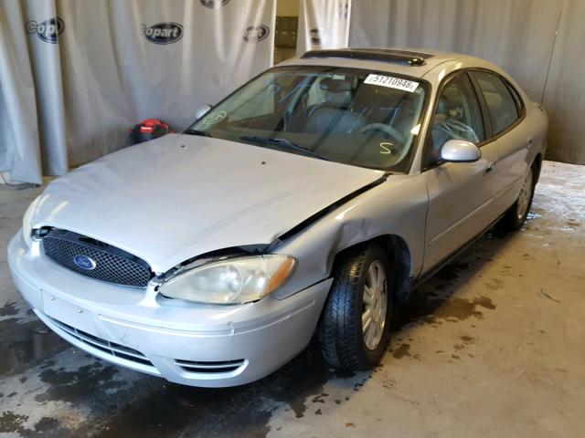 1FAFP56215A229922 - 2005 FORD TAURUS SEL SILVER photo 2