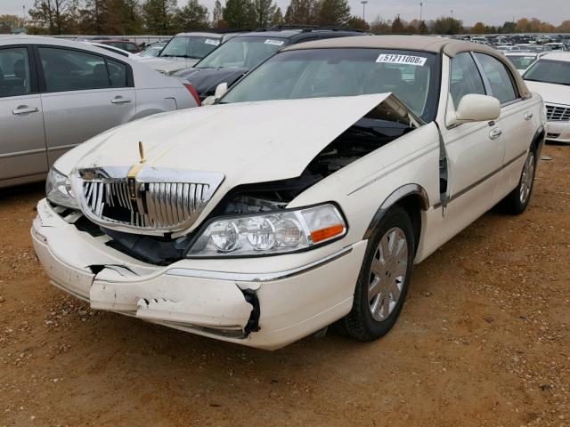 1LNHM83V87Y616680 - 2007 LINCOLN TOWN CAR D WHITE photo 2