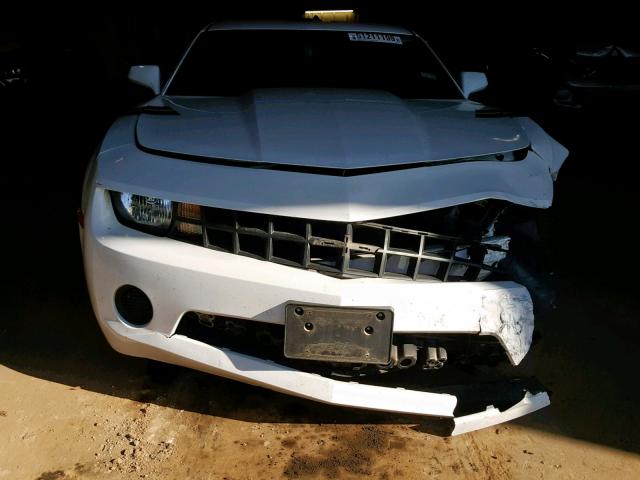 2G1FA1E32D9240820 - 2013 CHEVROLET CAMARO LS WHITE photo 9