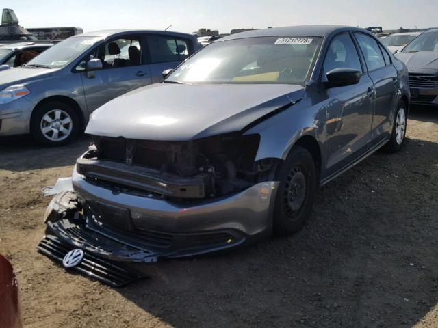 3VW2K7AJXEM219035 - 2014 VOLKSWAGEN JETTA BASE 灰色 照片 2