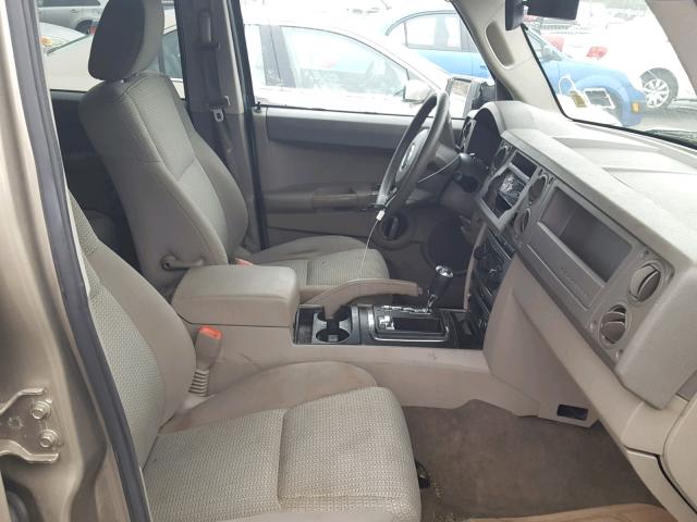 1J8HG48NX6C221420 - 2006 JEEP COMMANDER TAN photo 5