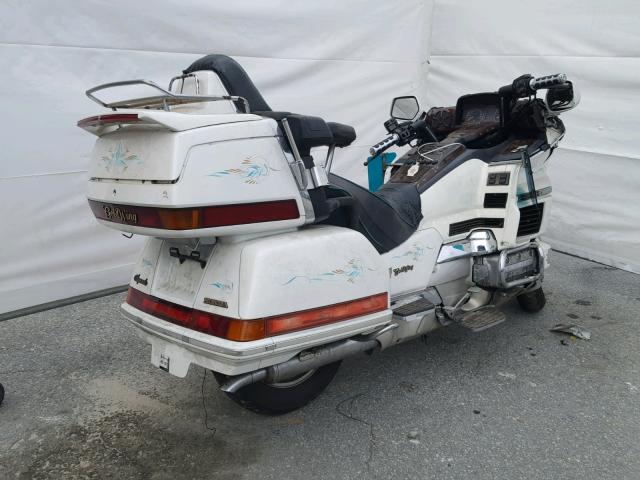 1HFSC220XVA900629 - 1997 HONDA GL1500 A/2 WHITE photo 4