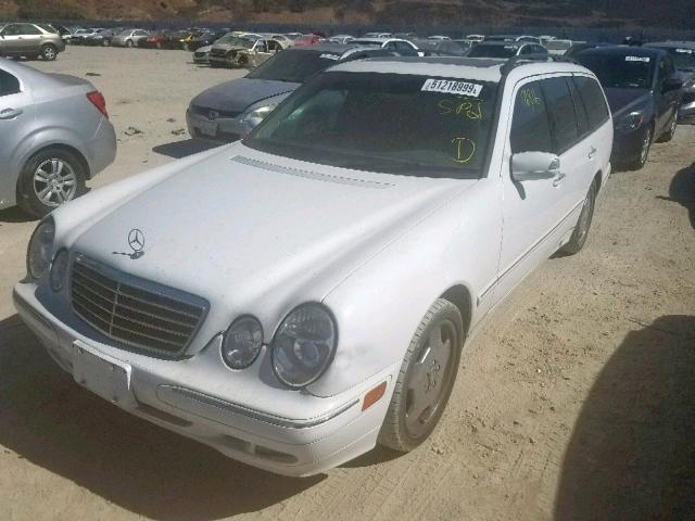 WDBJH65J61B254012 - 2001 MERCEDES-BENZ E 320 WHITE photo 2