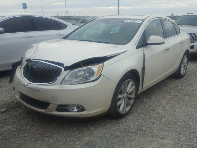 1G4PS5SKXC4198132 - 2012 BUICK VERANO WHITE photo 2