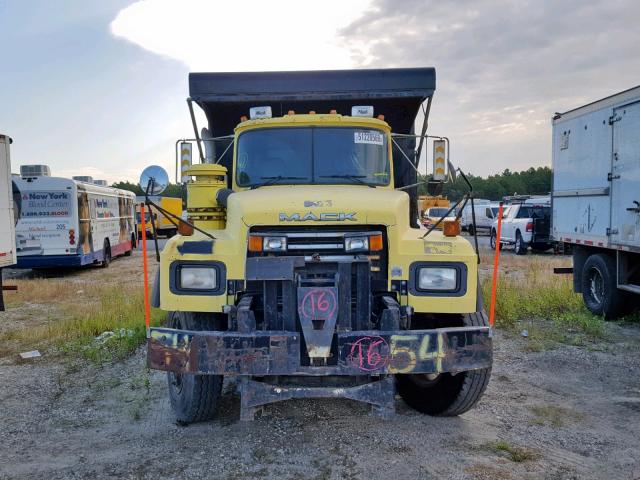 1M2P268C9YM047828 - 2000 MACK 600 RD600 YELLOW photo 9