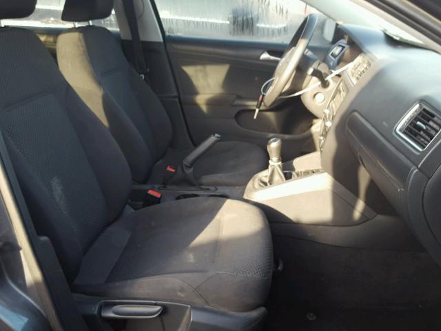 3VW1K7AJ6CM426224 - 2012 VOLKSWAGEN JETTA BASE Գրաֆիտ լուսանկար 5