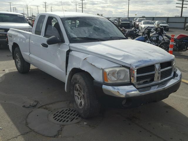 1D7HW42K55S323078 - 2005 DODGE DAKOTA SLT WHITE photo 1