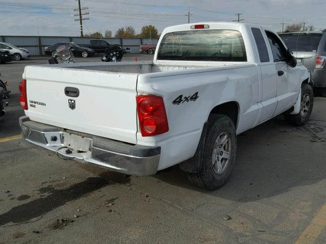 1D7HW42K55S323078 - 2005 DODGE DAKOTA SLT WHITE photo 4