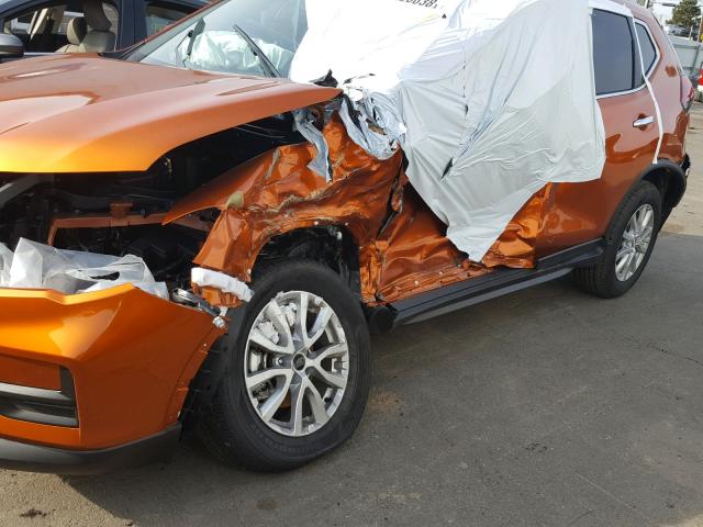 5N1AT2MVXJC823009 - 2018 NISSAN ROGUE SV ORANGE photo 10