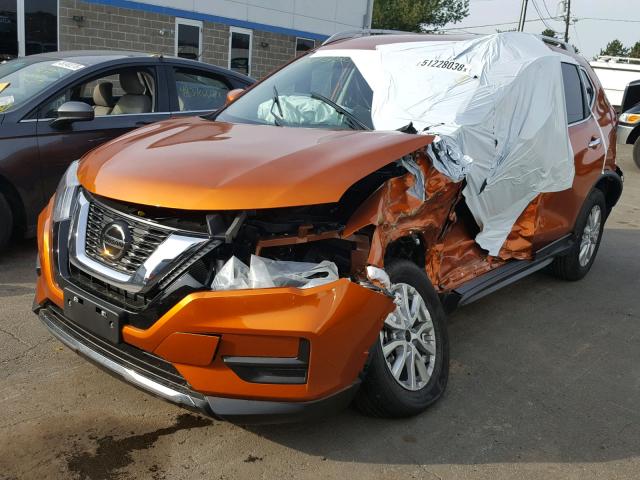 5N1AT2MVXJC823009 - 2018 NISSAN ROGUE SV ORANGE photo 2