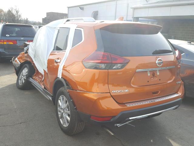 5N1AT2MVXJC823009 - 2018 NISSAN ROGUE SV ORANGE photo 3