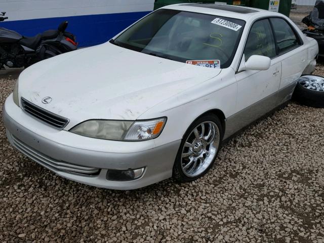 JT8BF28G8Y5102048 - 2000 LEXUS ES 300 WHITE photo 2