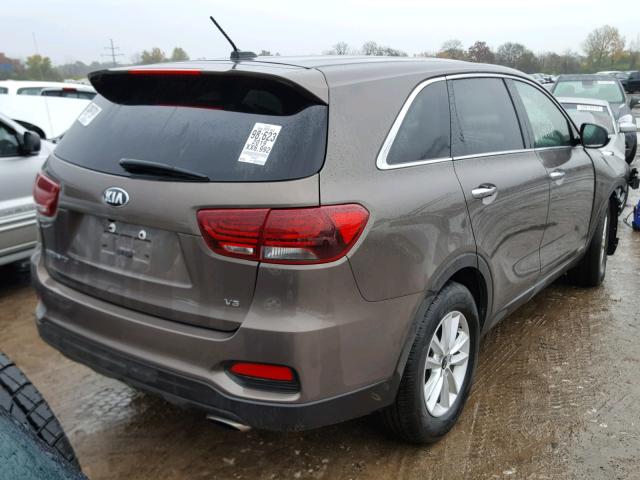 5XYPGDA51KG450460 - 2019 KIA SORENTO LX BROWN photo 4