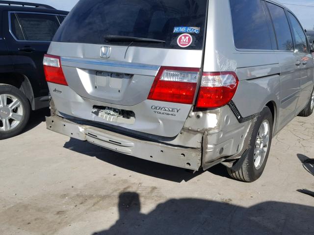 5FNRL38805B086221 - 2005 HONDA ODYSSEY TO SILVER photo 9