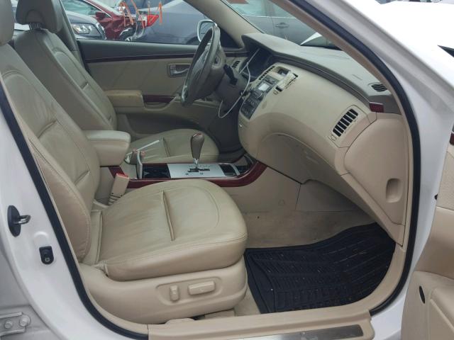 KMHFC46F77A233152 - 2007 HYUNDAI AZERA SE WHITE photo 5