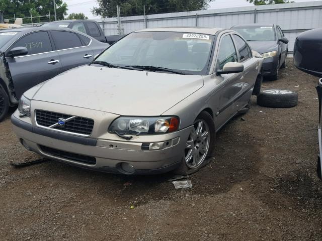 YV1RH59H742369450 - 2004 VOLVO S60 2.5T TAN photo 2