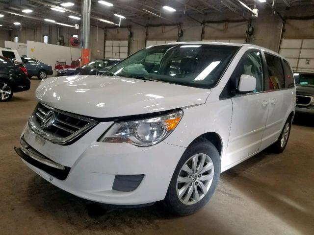 2C4RVABG9CR240716 - 2012 VOLKSWAGEN ROUTAN SE WHITE photo 2