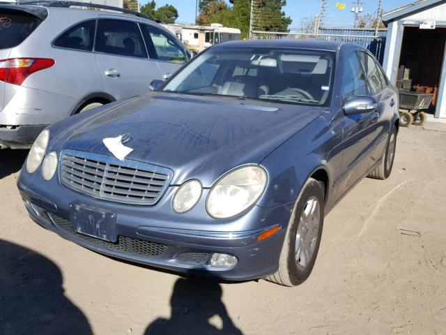 WDBUF65J64A460007 - 2004 MERCEDES-BENZ E 320 BLUE photo 2